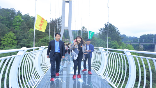 1648632399.png 影视歌演员和专家实地体验“步步惊心”.png